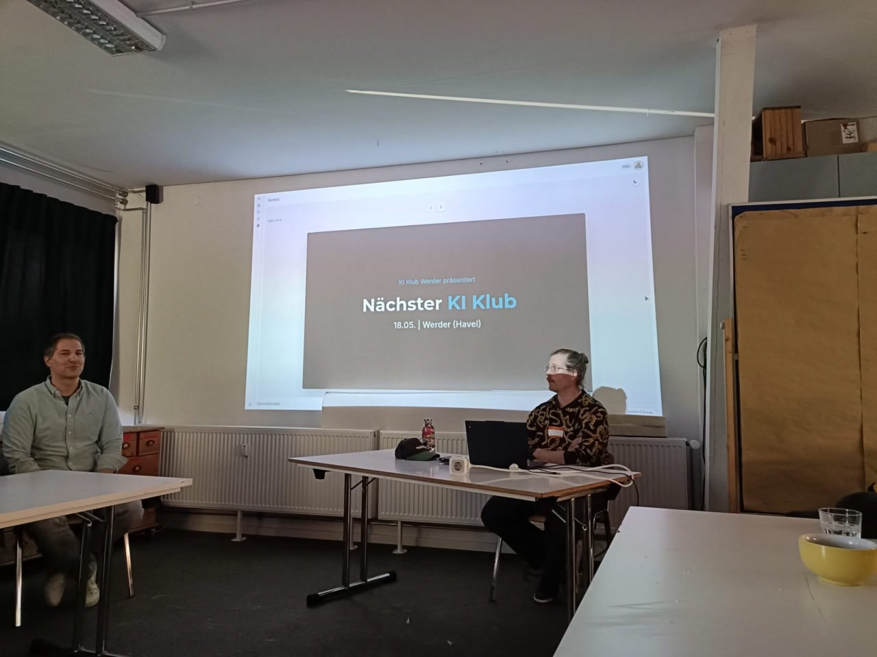 Blick in den Raum beim KI Klub Werder, mit Ausblick auf das nächste Treffen.