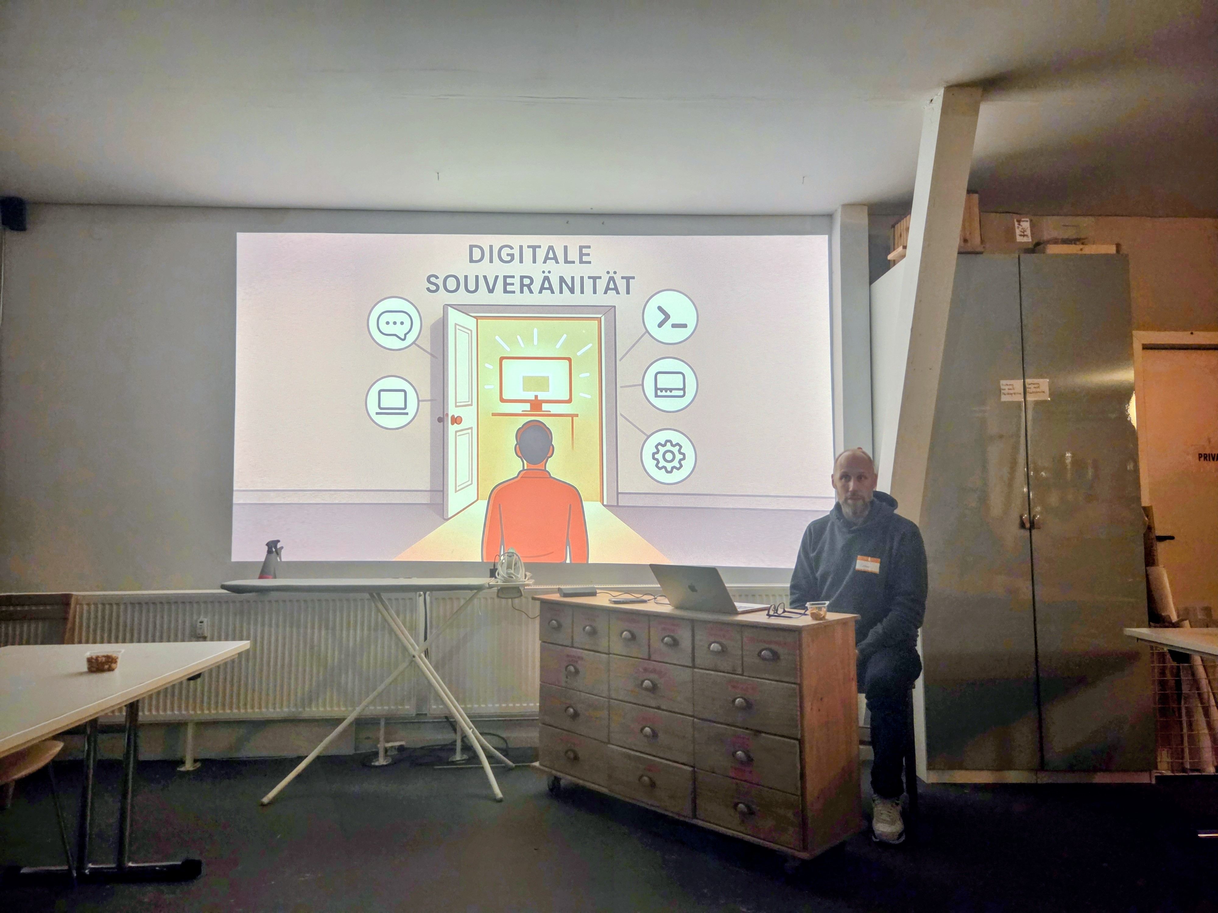 Florian Wolf präsentiert über Digitale Souveränität