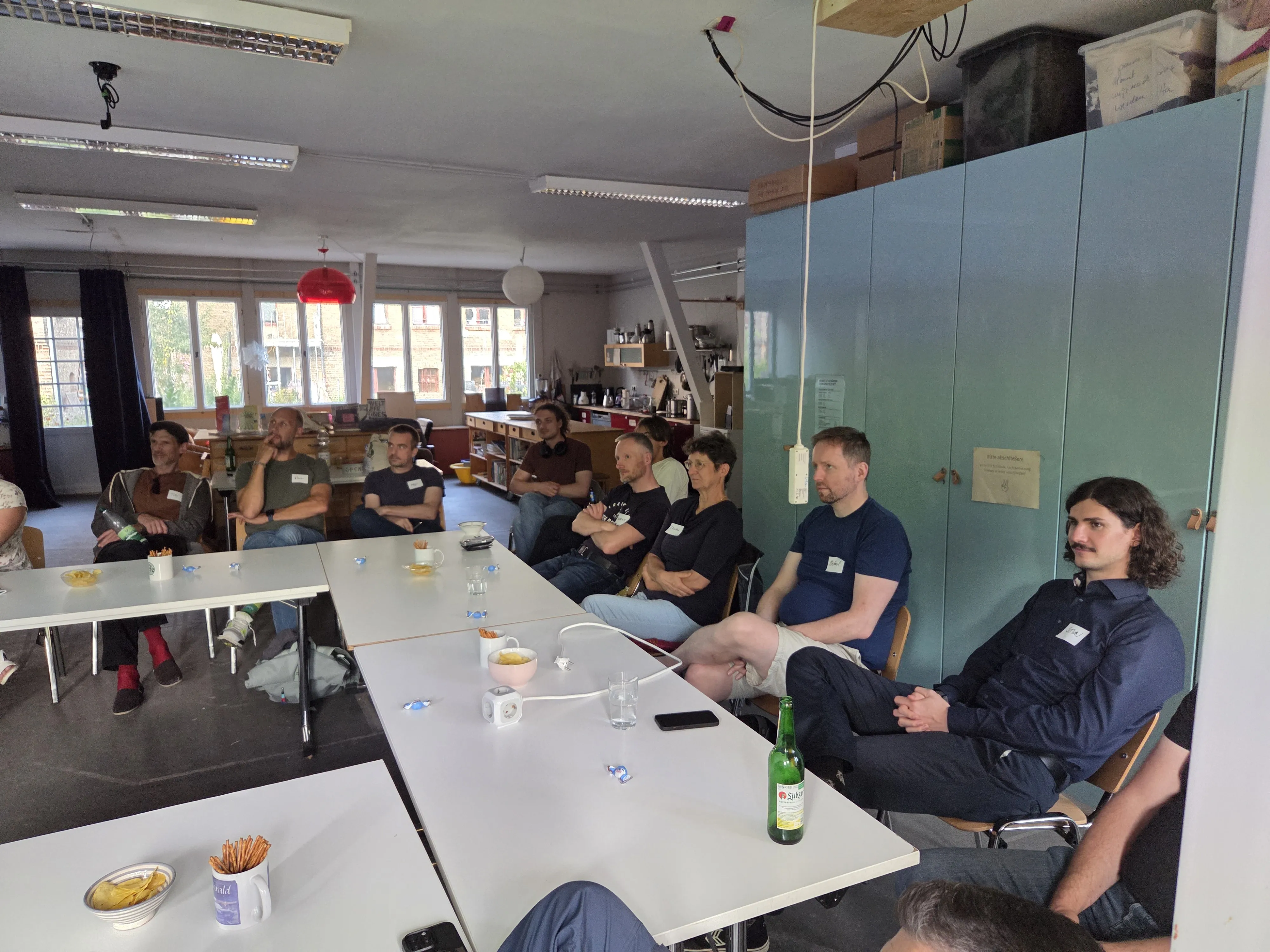 Aufmerksame Teilnehmer beim KI Klub